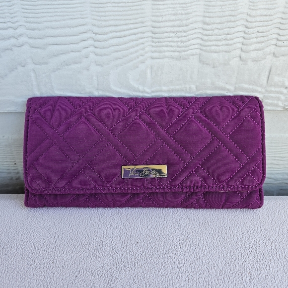 Vera Bradley Classic Plum Trifold Quilted Purple Wallet Magnetic - Picture 1 of 8